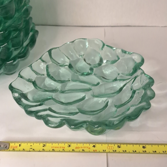 6 Grape Design  candy dish, Clear glass with green hues - Picture 2 of 7